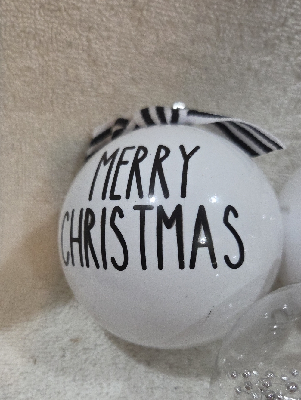 SET OF 7 CHRISTMAS BALLS - Picture 2 of 4